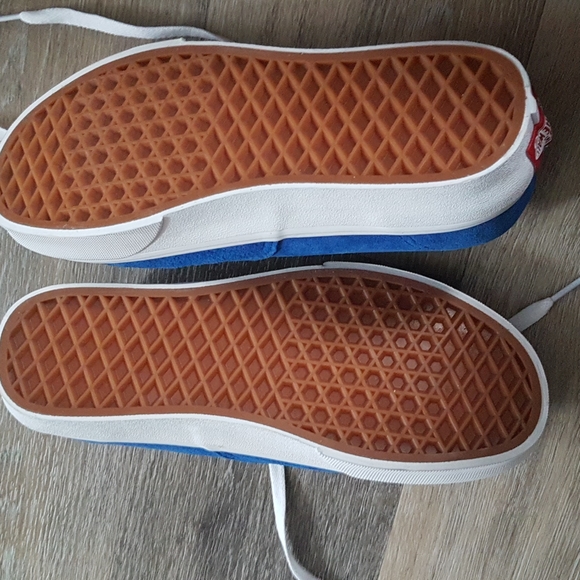 Blue Van's - Picture 7 of 8